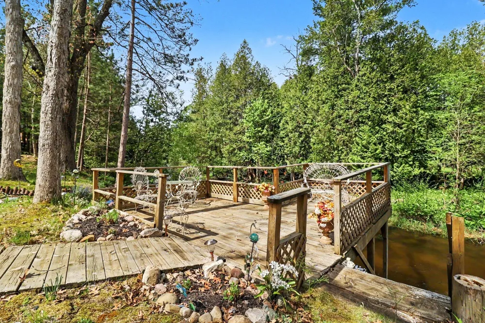 9629 Kings Point Irons, MI 49644