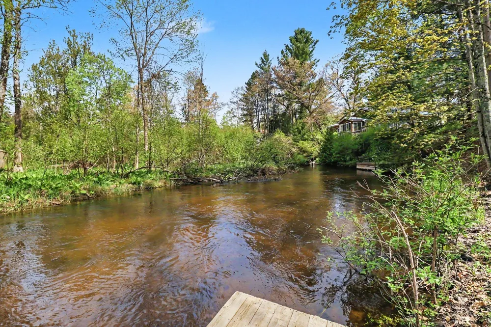 9629 Kings Point Irons, MI 49644