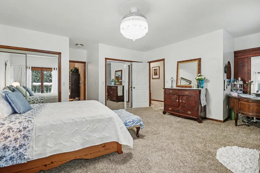 9629 Kings Point Irons, MI 49644