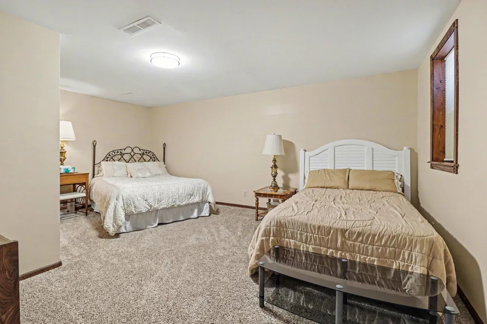 9629 Kings Point Irons, MI 49644
