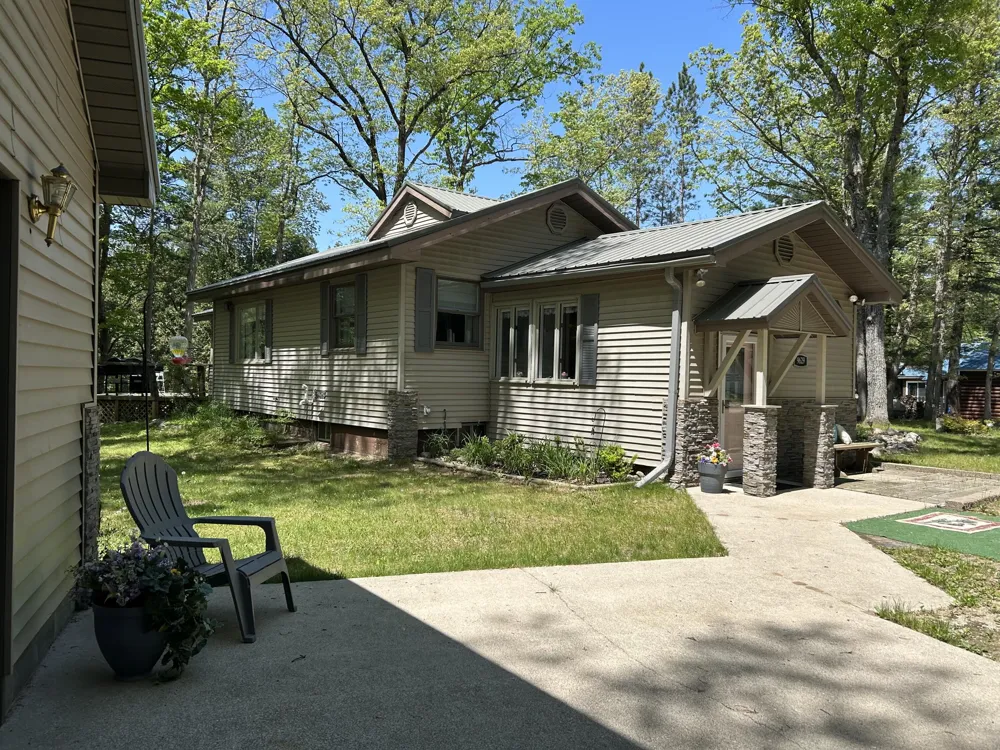 9629 Kings Point Irons, MI 49644