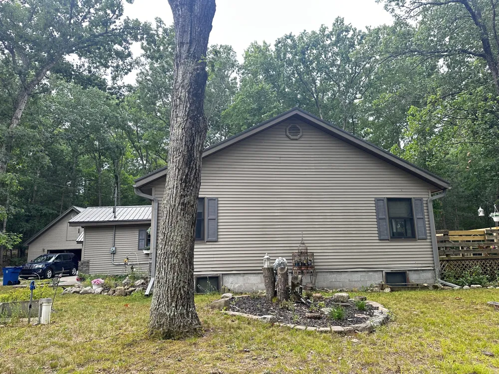 9629 Kings Point Irons, MI 49644
