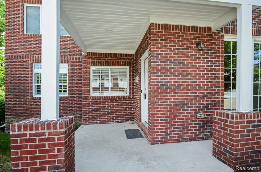 6996 Boulder Pointe Drive Washington Township, MI 48094