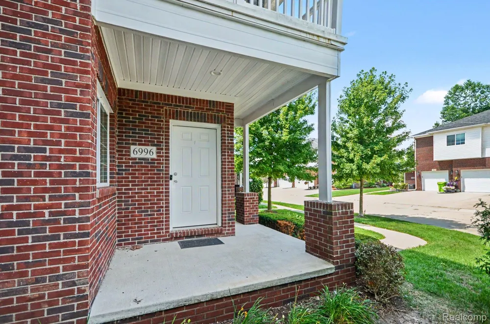 6996 Boulder Pointe Drive Washington Township, MI 48094