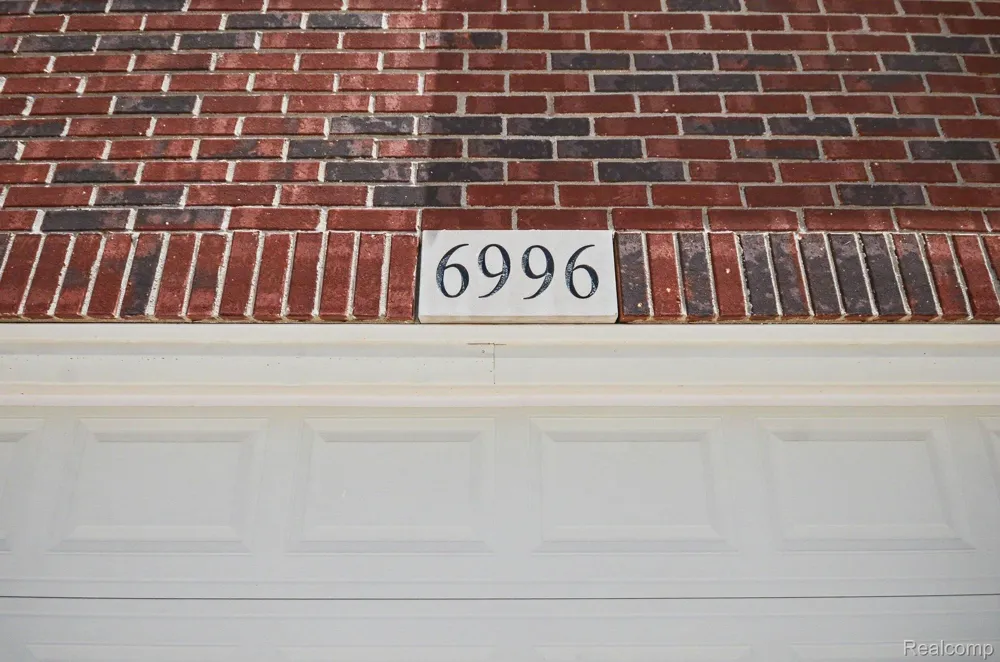 6996 Boulder Pointe Drive Washington Township, MI 48094