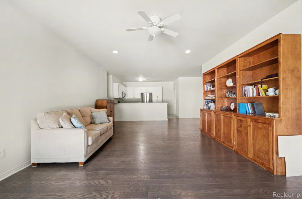 6996 Boulder Pointe Drive Washington Township, MI 48094