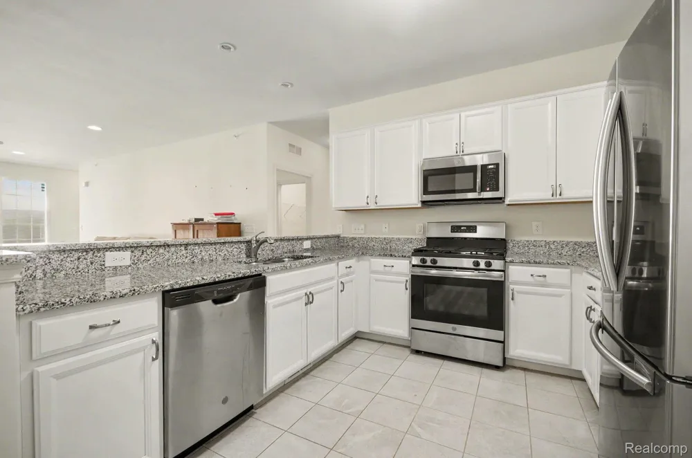 6996 Boulder Pointe Drive Washington Township, MI 48094