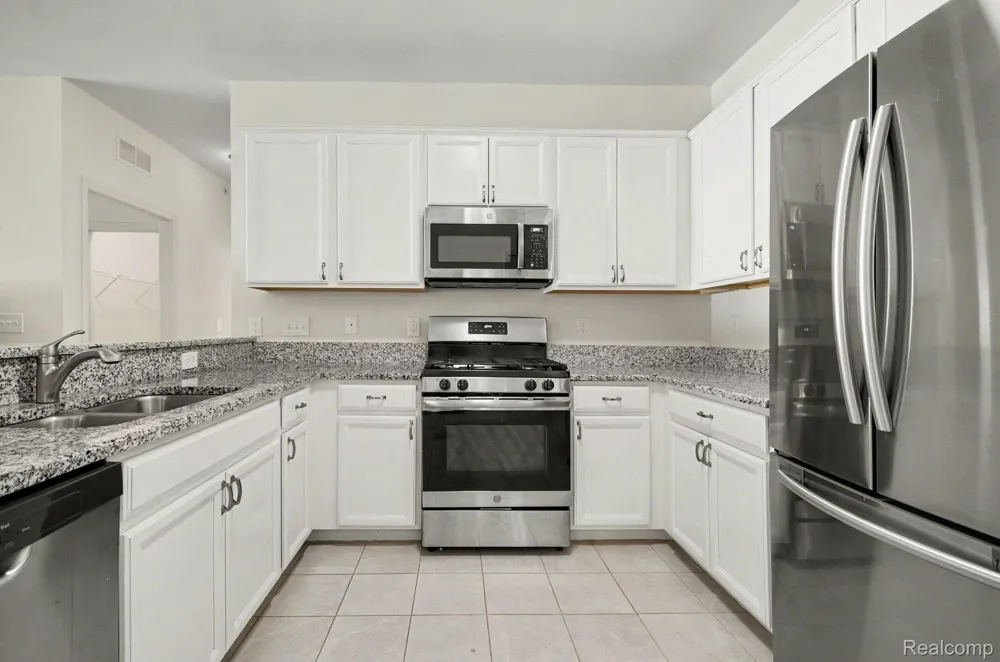 6996 Boulder Pointe Drive Washington Township, MI 48094