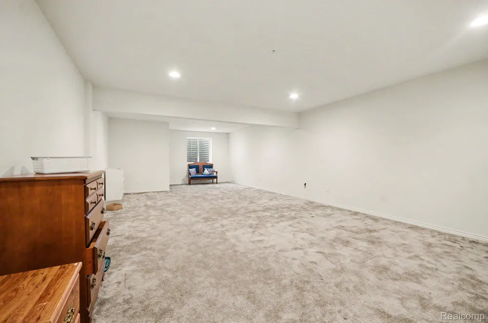 6996 Boulder Pointe Drive Washington Township, MI 48094