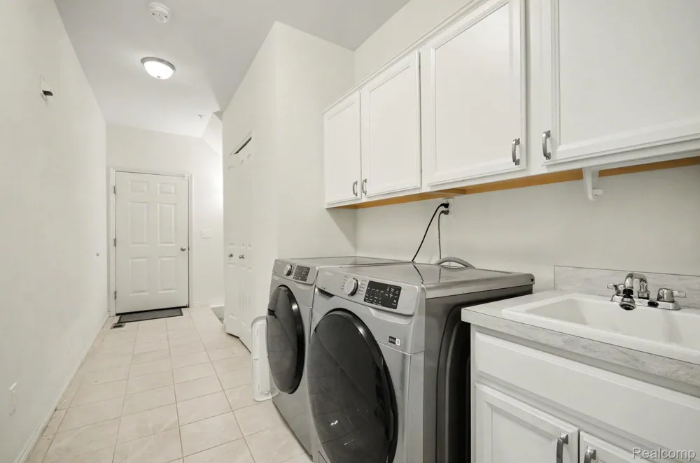 6996 Boulder Pointe Drive Washington Township, MI 48094
