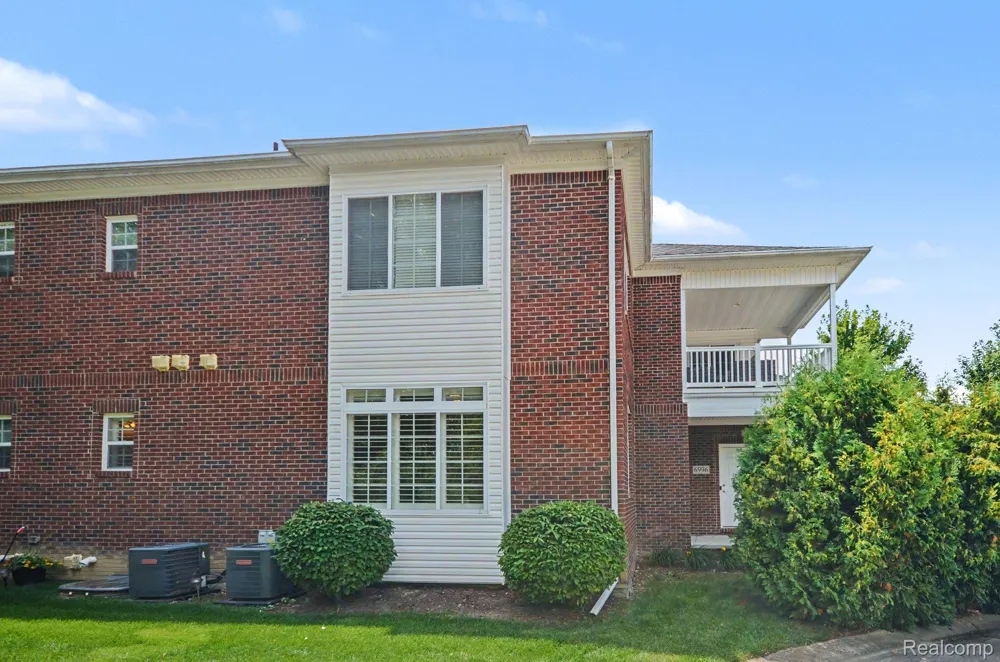 6996 Boulder Pointe Drive Washington Township, MI 48094