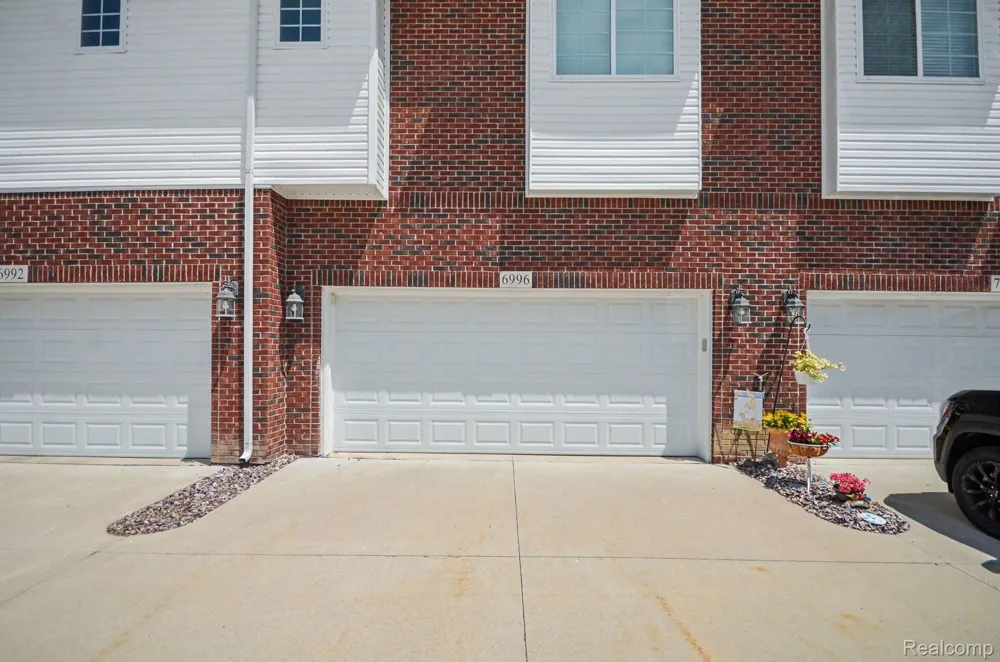 6996 Boulder Pointe Drive Washington Township, MI 48094