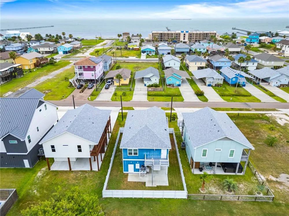 1011 S Live Oak Street Rockport, TX 78382