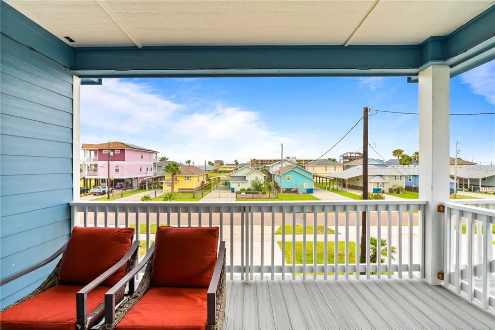 1011 S Live Oak Street Rockport, TX 78382