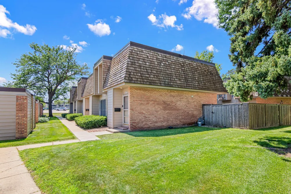 6487 Barrie Road Edina, MN 55435