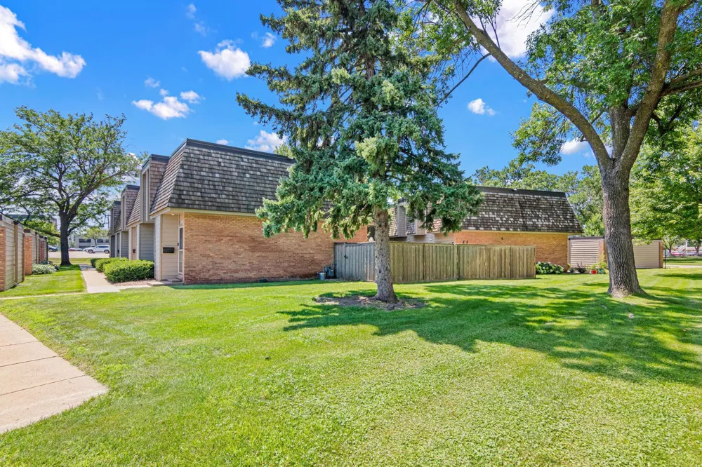 6487 Barrie Road Edina, MN 55435