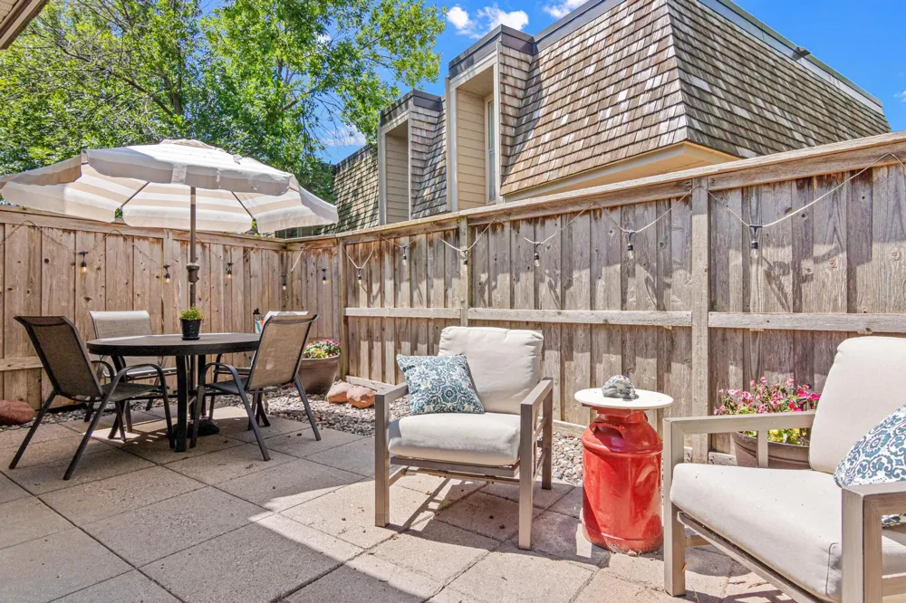 6487 Barrie Road Edina, MN 55435