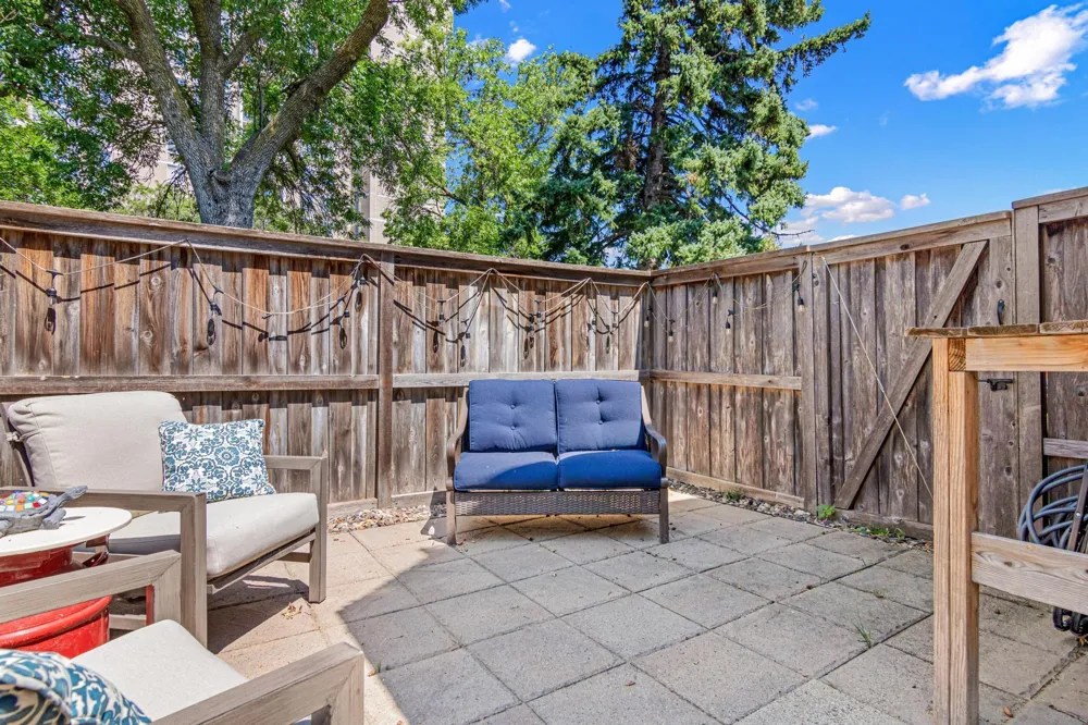 6487 Barrie Road Edina, MN 55435