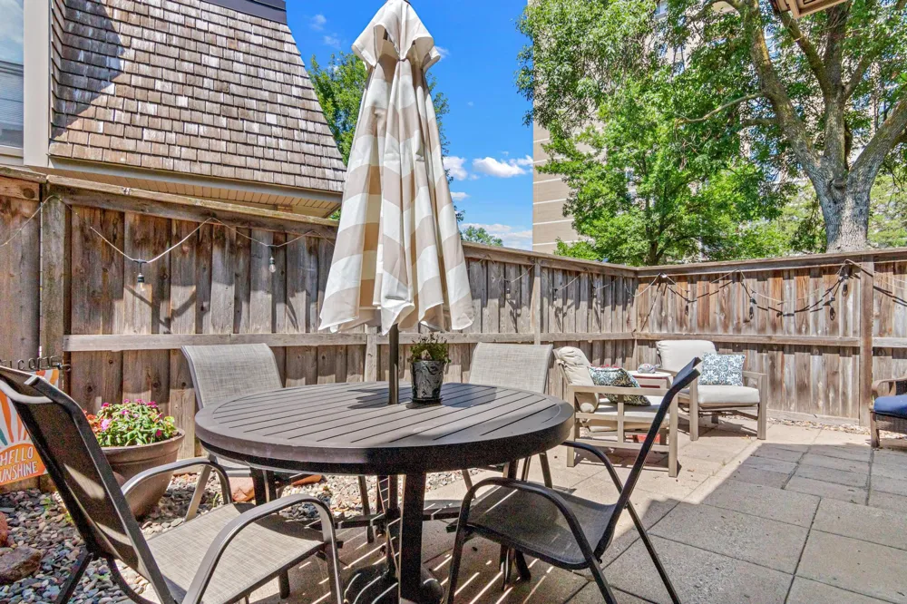 6487 Barrie Road Edina, MN 55435