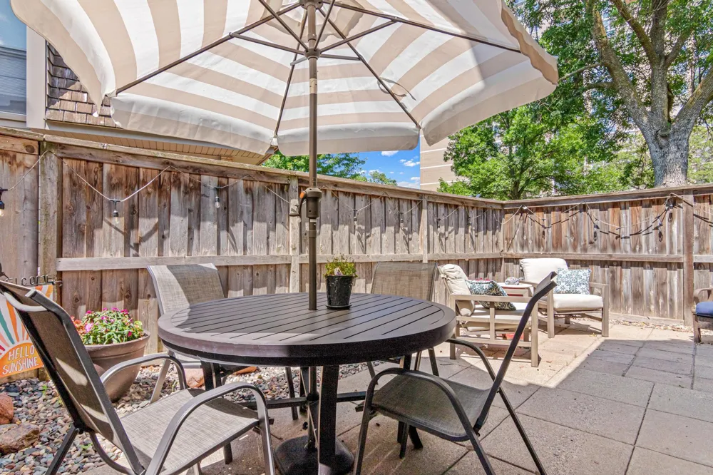 6487 Barrie Road Edina, MN 55435