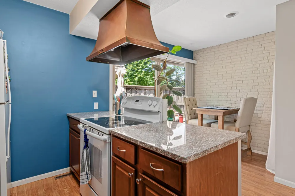 6487 Barrie Road Edina, MN 55435