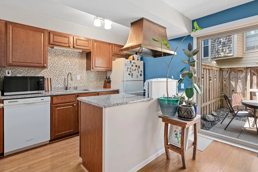 6487 Barrie Road Edina, MN 55435