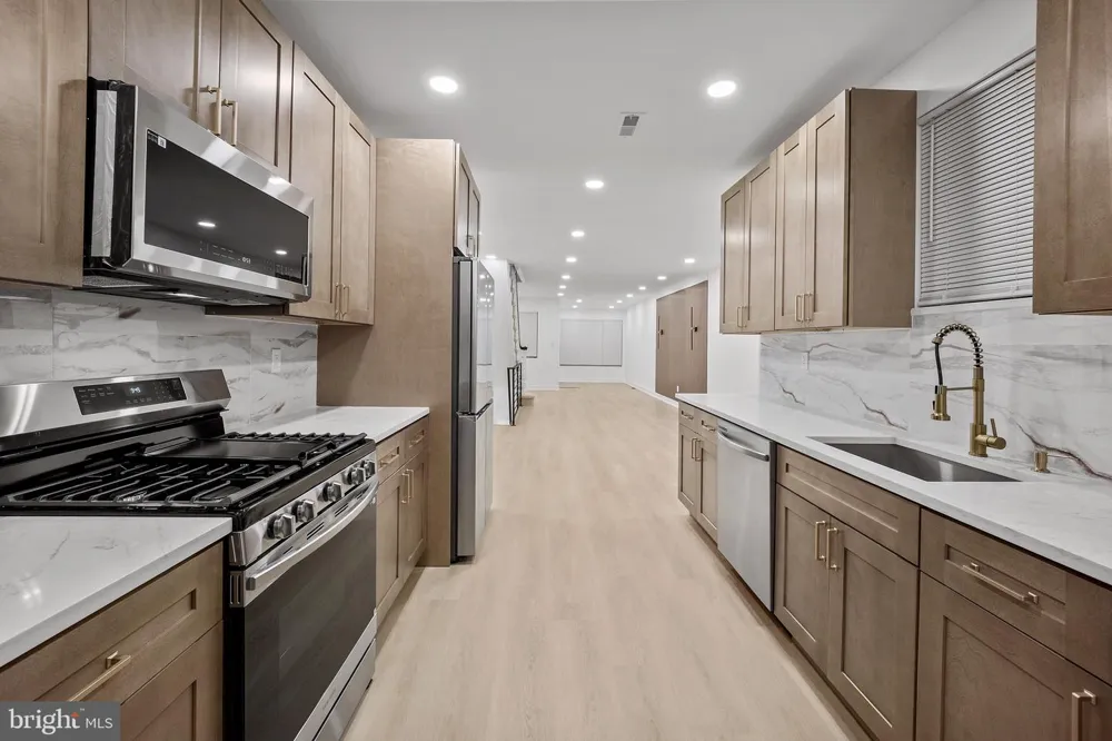 7337 E WALNUT LANE Philadelphia, PA 19138