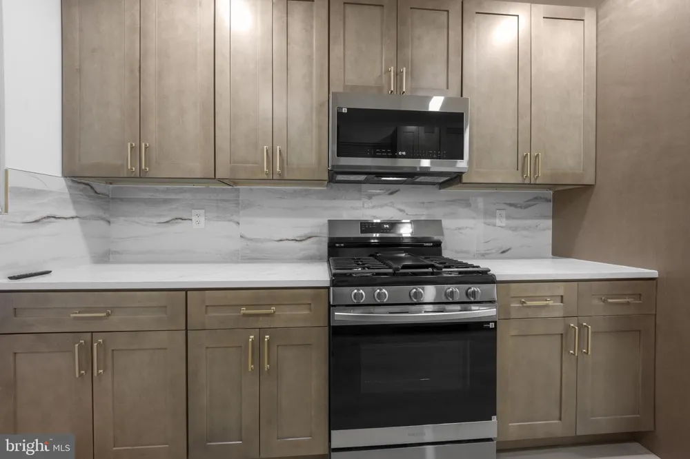 7337 E WALNUT LANE Philadelphia, PA 19138