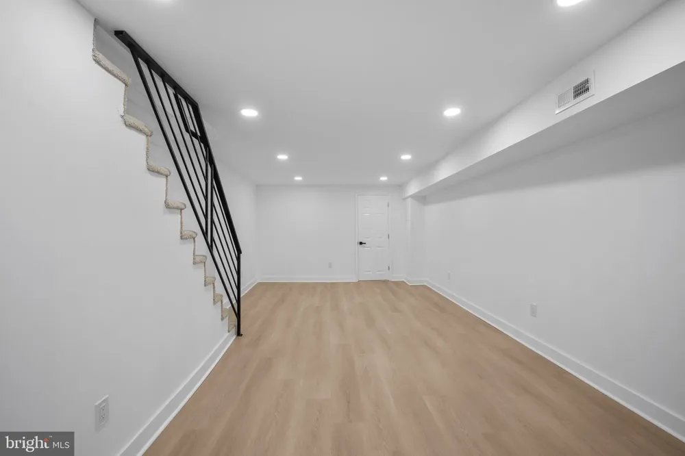 7337 E WALNUT LANE Philadelphia, PA 19138