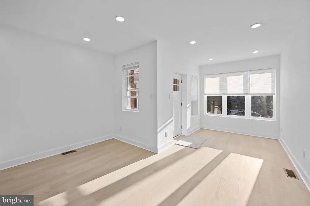 7337 E WALNUT LANE Philadelphia, PA 19138