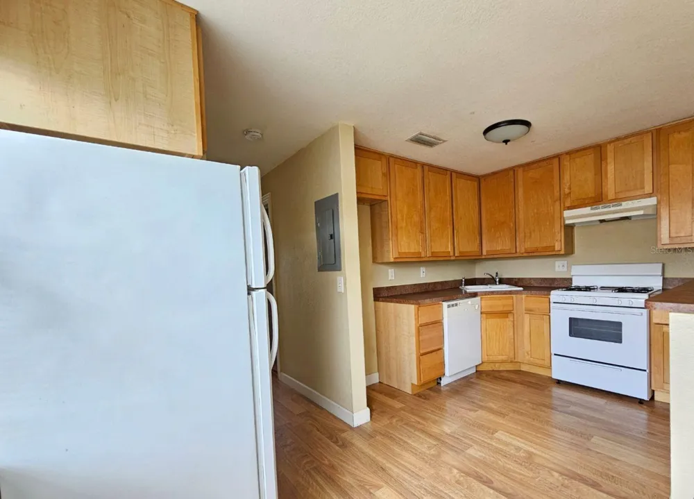 117 EVERGREEN AVENUE #201 Clearwater, FL 33755