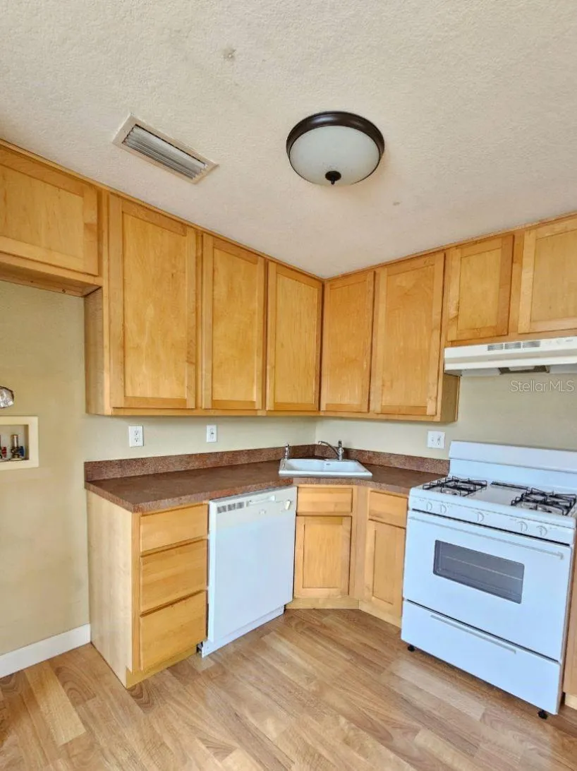 117 EVERGREEN AVENUE #201 Clearwater, FL 33755