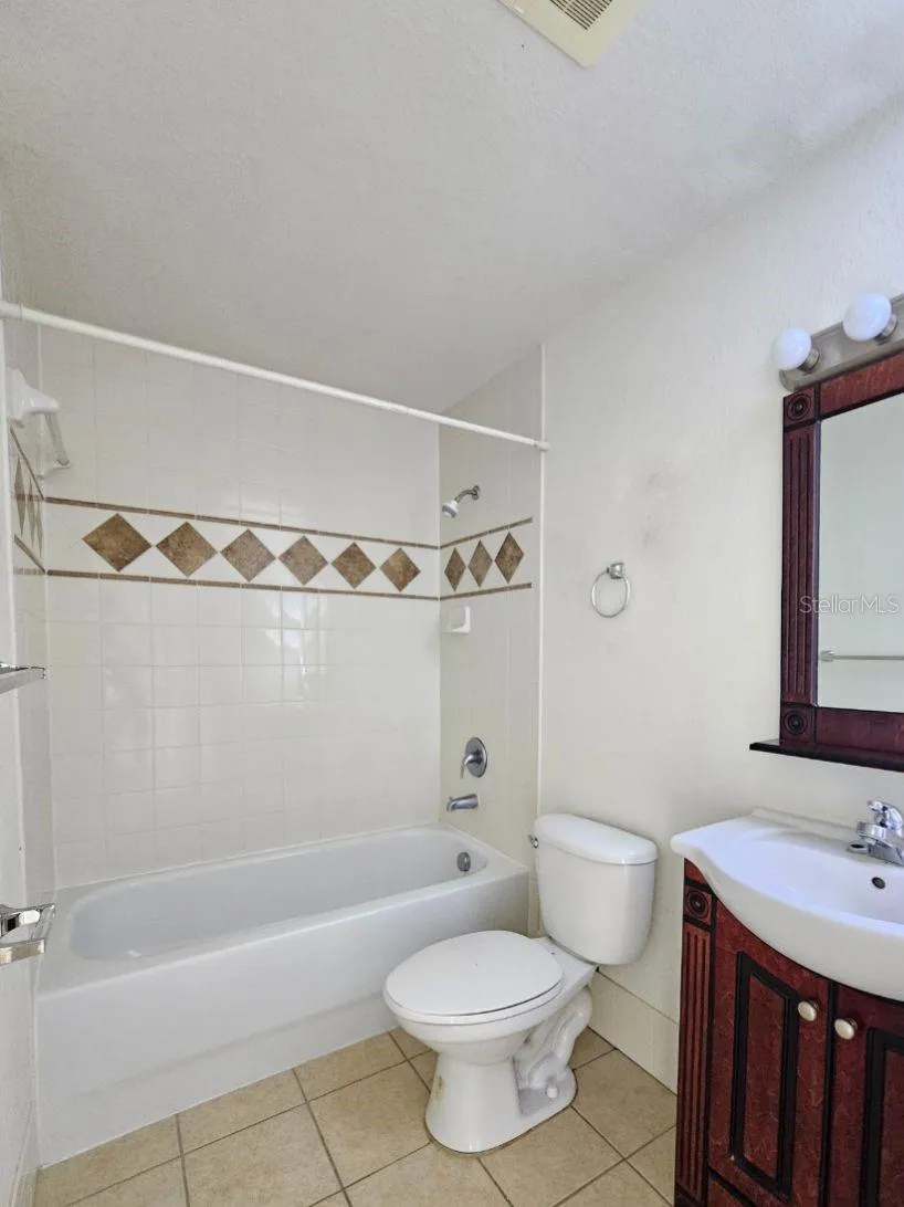 117 EVERGREEN AVENUE #201 Clearwater, FL 33755