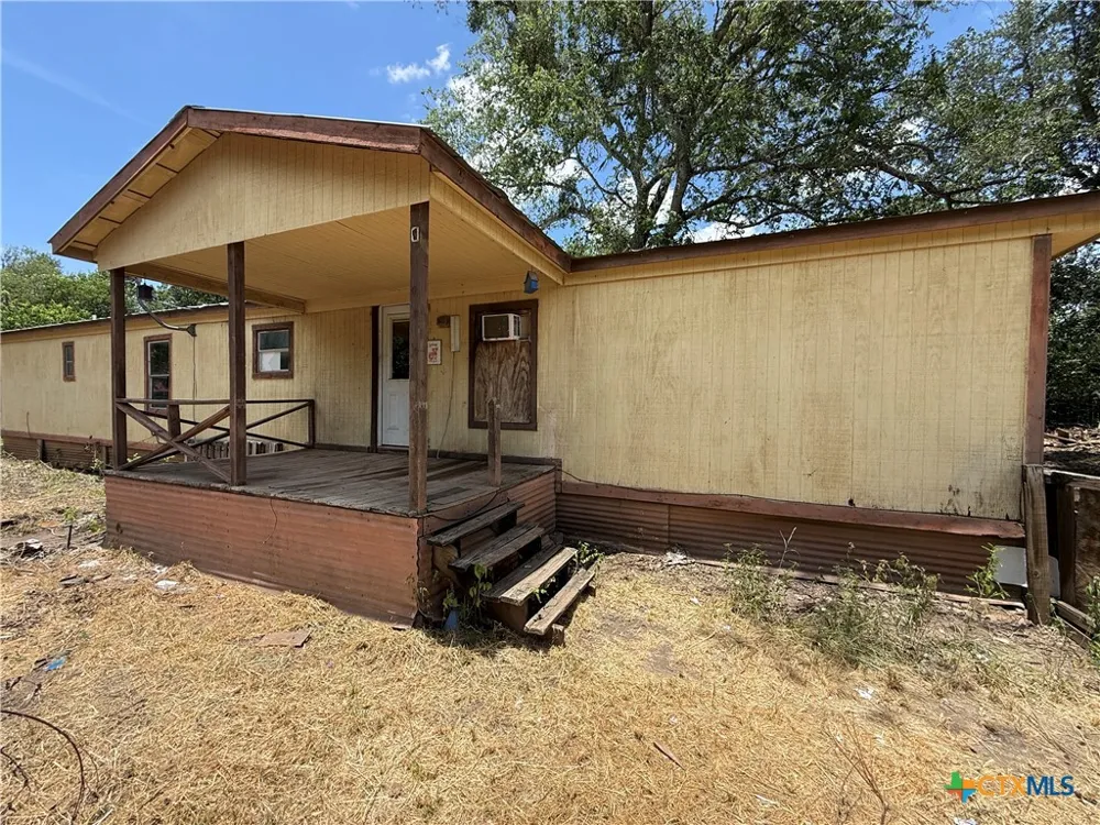 2 Skylark Drive Martindale, TX 78655