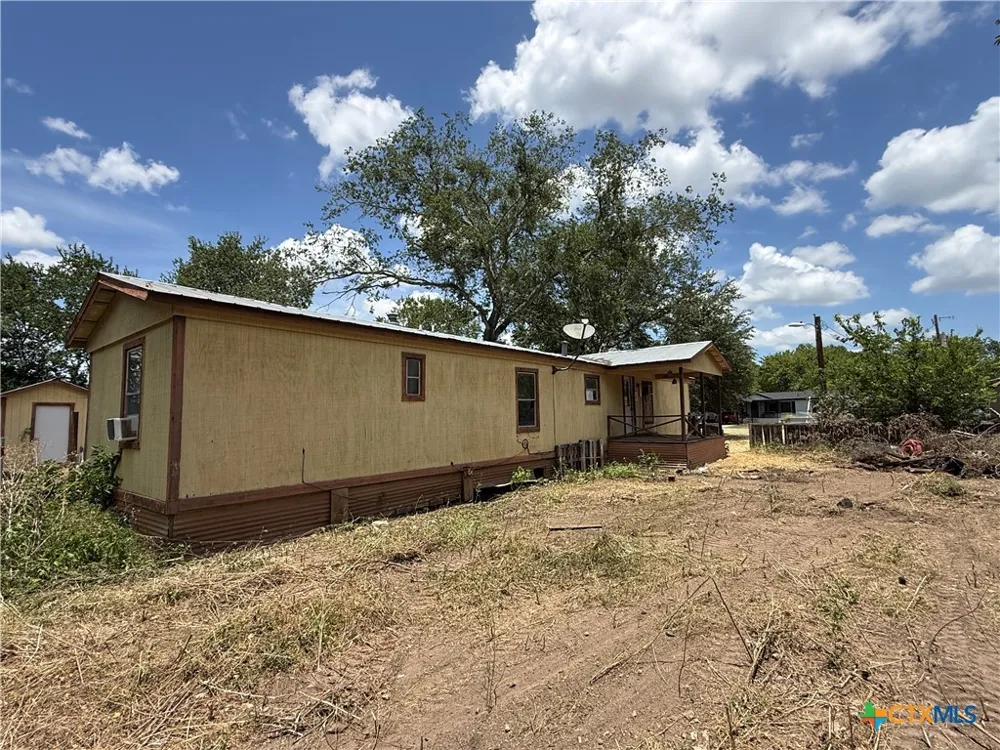 2 Skylark Drive Martindale, TX 78655