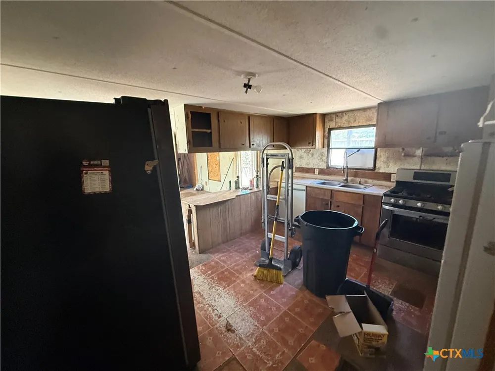 2 Skylark Drive Martindale, TX 78655