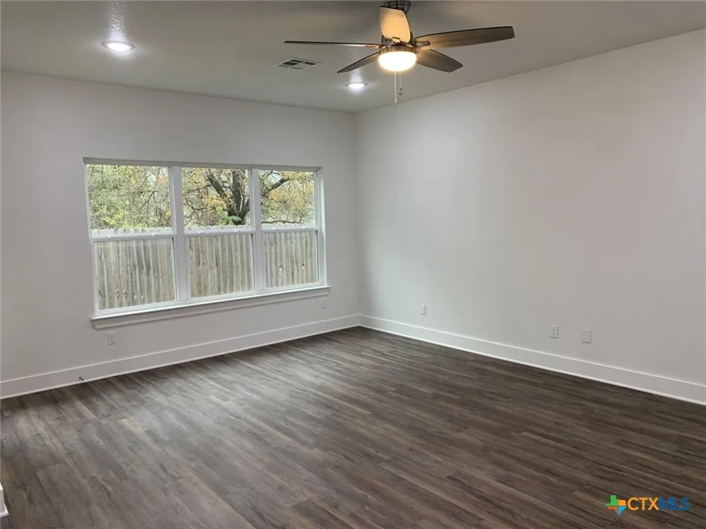 1858 Royal Loop Belton, TX 76513