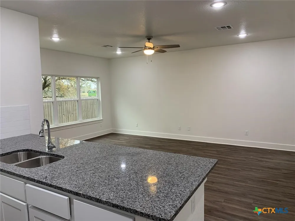 1858 Royal Loop Belton, TX 76513