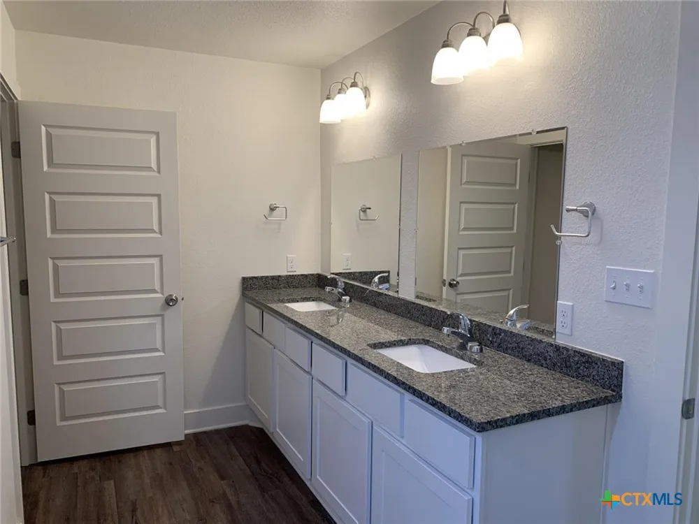 1858 Royal Loop Belton, TX 76513