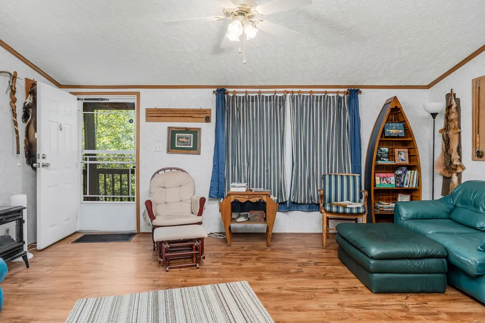 43 Moss Bend Ln Lancaster, TN 38569