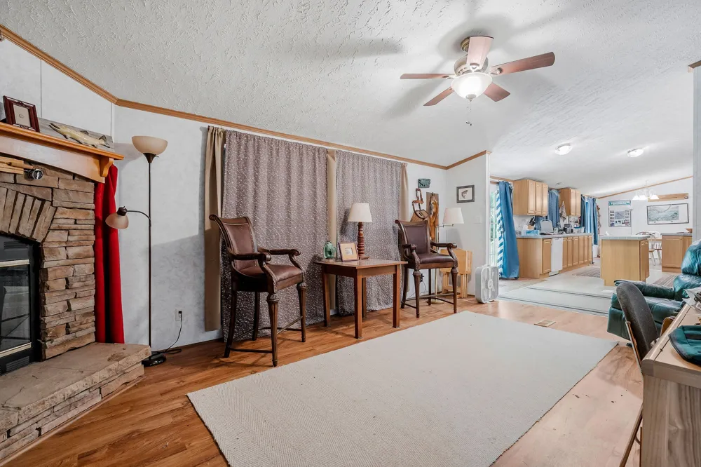 43 Moss Bend Ln Lancaster, TN 38569