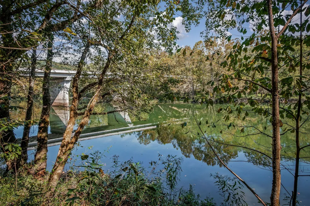 43 Moss Bend Ln Lancaster, TN 38569