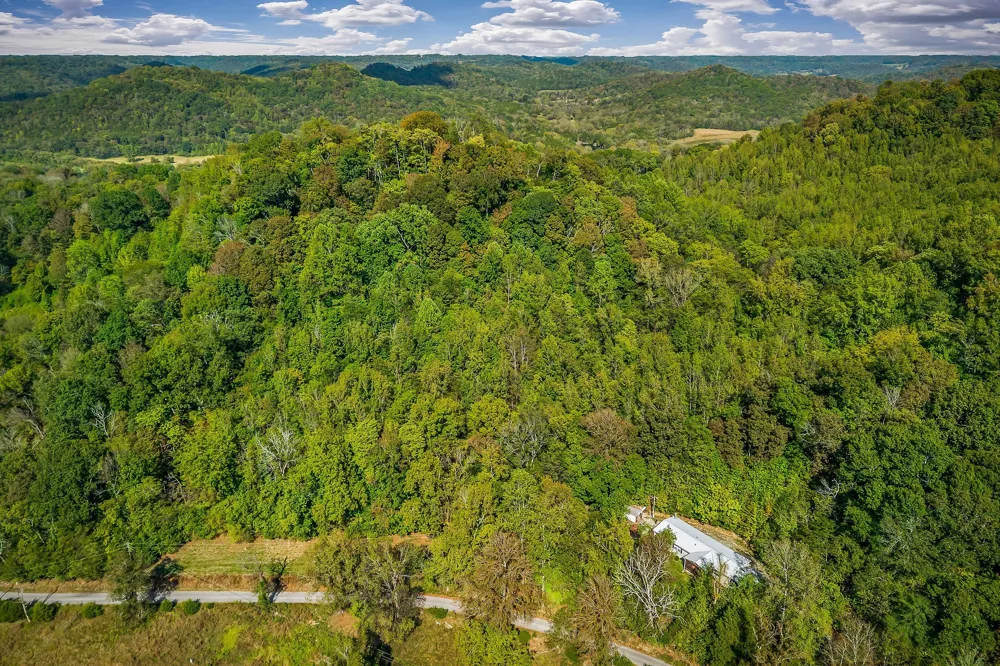 43 Moss Bend Ln Lancaster, TN 38569