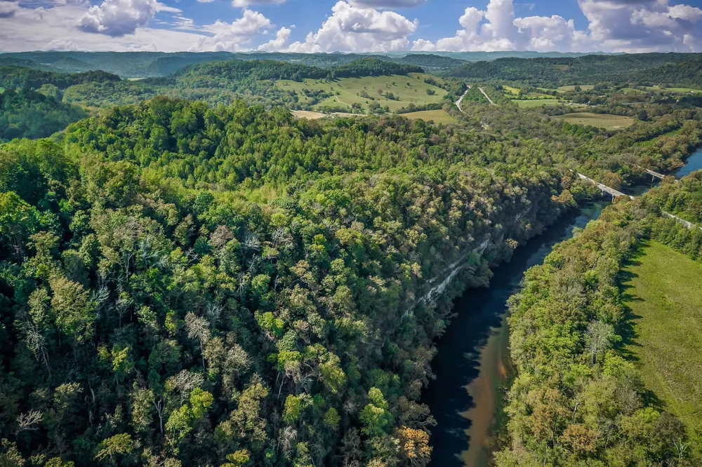 43 Moss Bend Ln Lancaster, TN 38569