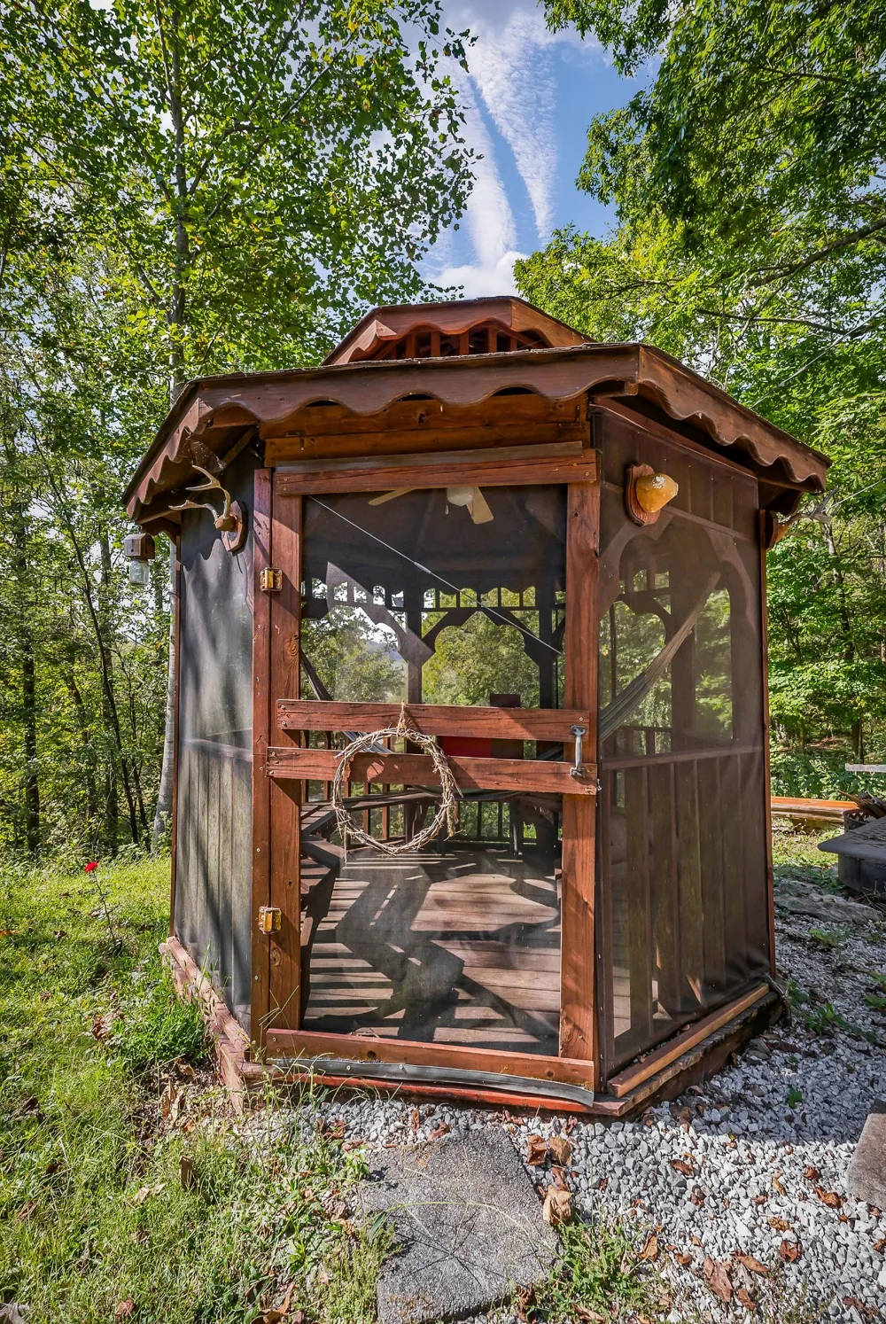43 Moss Bend Ln Lancaster, TN 38569