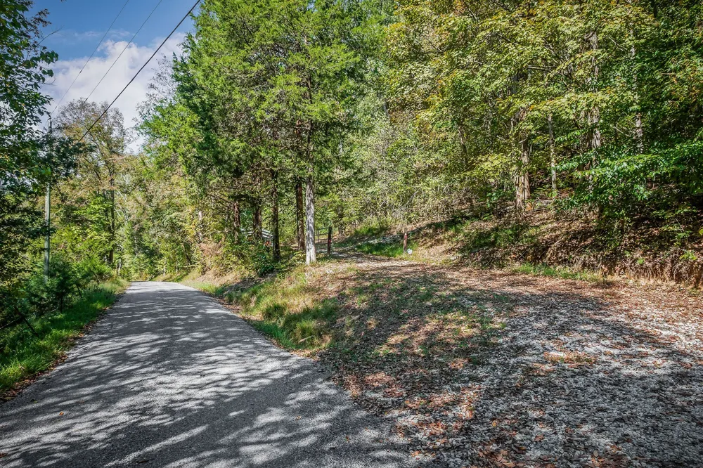 43 Moss Bend Ln Lancaster, TN 38569