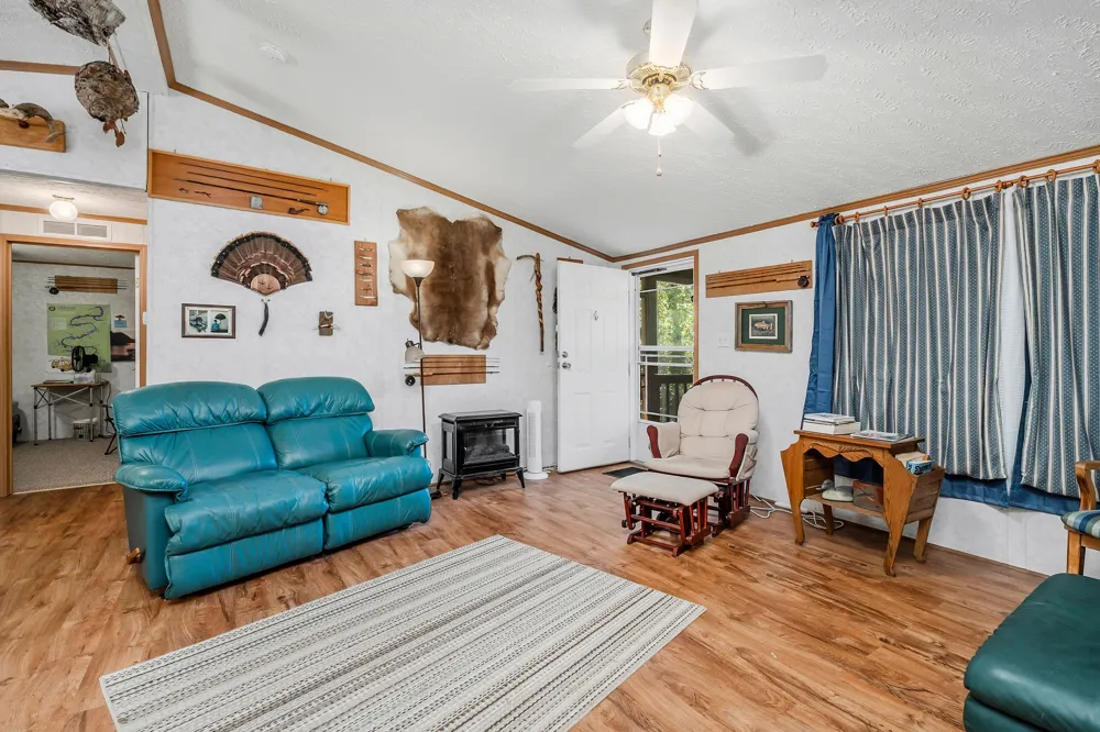 43 Moss Bend Ln Lancaster, TN 38569