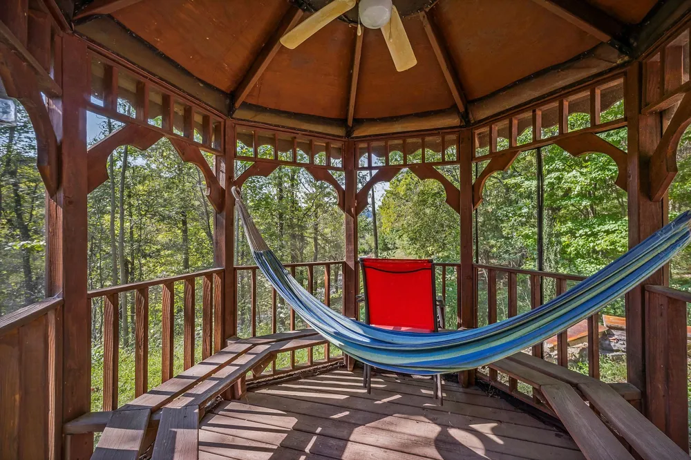 43 Moss Bend Ln Lancaster, TN 38569