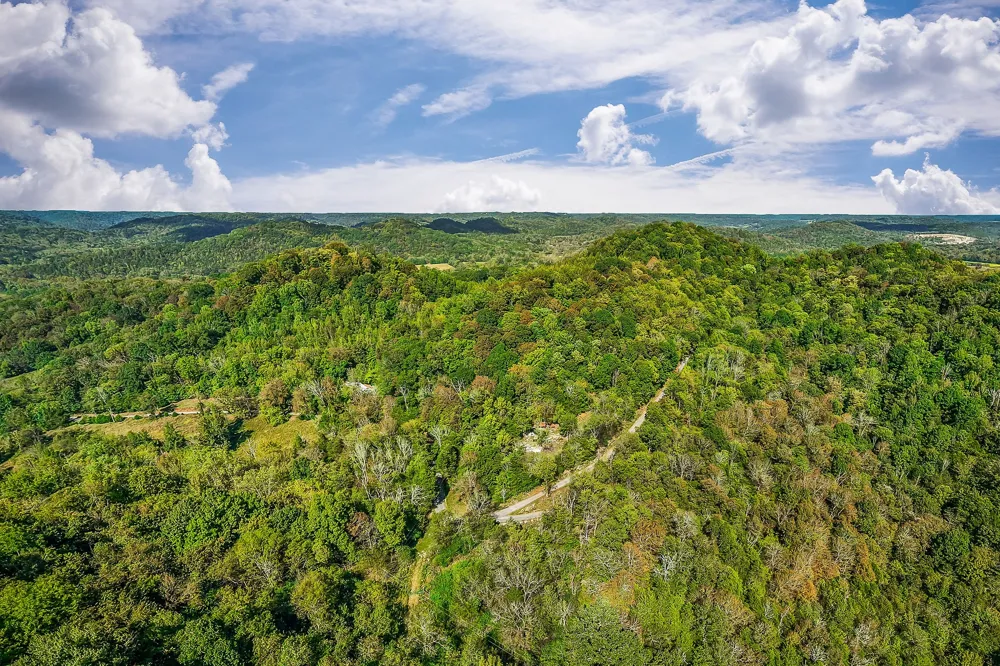 43 Moss Bend Ln Lancaster, TN 38569