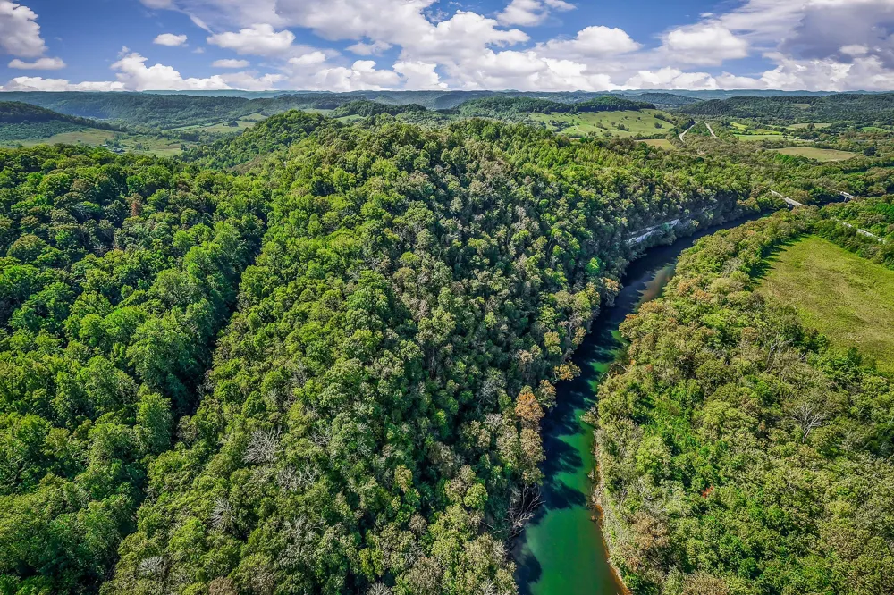 43 Moss Bend Ln Lancaster, TN 38569